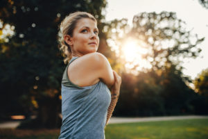 deportes al aire libre | Mujer ejercitándose